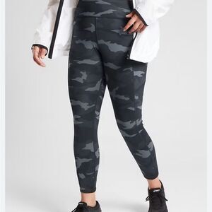 Athleta Black Camo Contended 7/8 Leggings - XXS